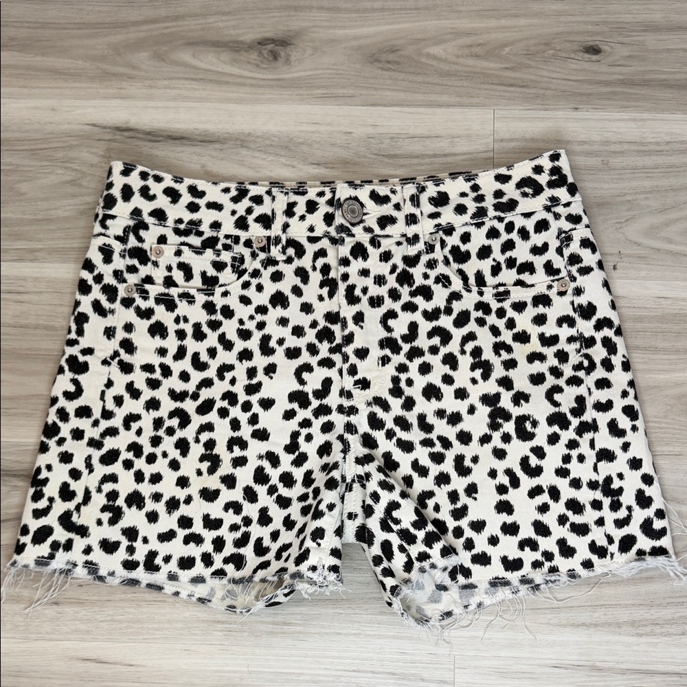 American Eagle Outfitters Black and White Leopard Print Jean Shorts size 4